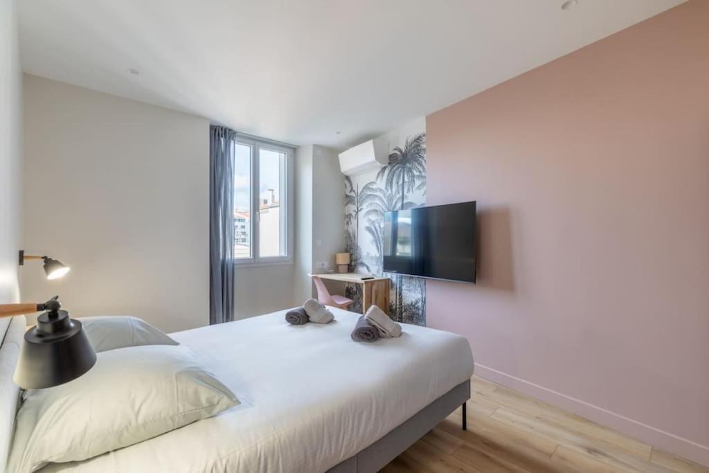 Brp Center, Sixteen-bedroom Luxury House