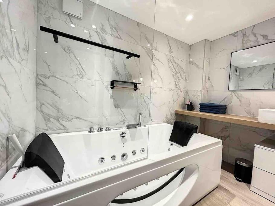 Brp Center, Sixteen-bedroom Luxury House * Cannes